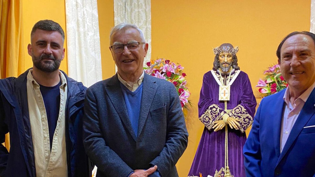 Ribó y Fuset ante el Cristo de Medinaceli