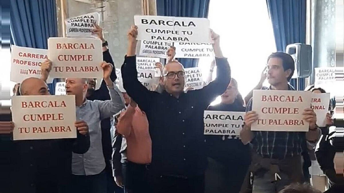 ¡Cumple tu palabra, Barcala! Los funcionarios irrumpen en el pleno