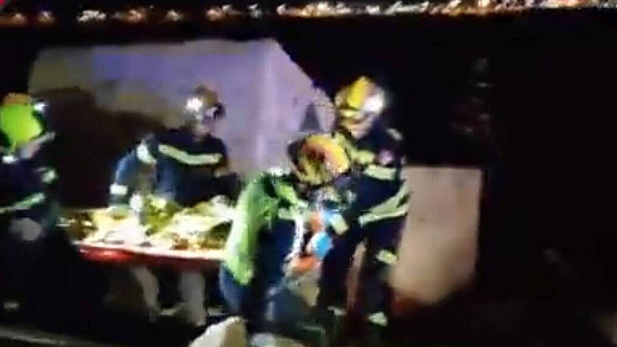 Rescatado un pescador en Nochebuena tras caerse al mar accidentado