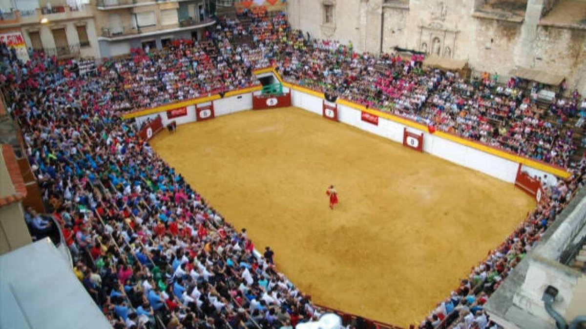 Plaza de toros de Algemesí, única al ser cuadrada y de madera