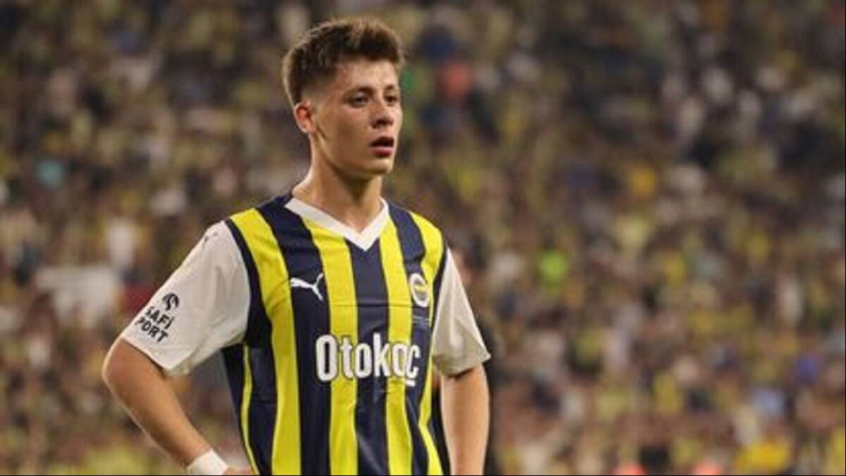 Arda Güller, con la camiseta del Fenerbahçe.