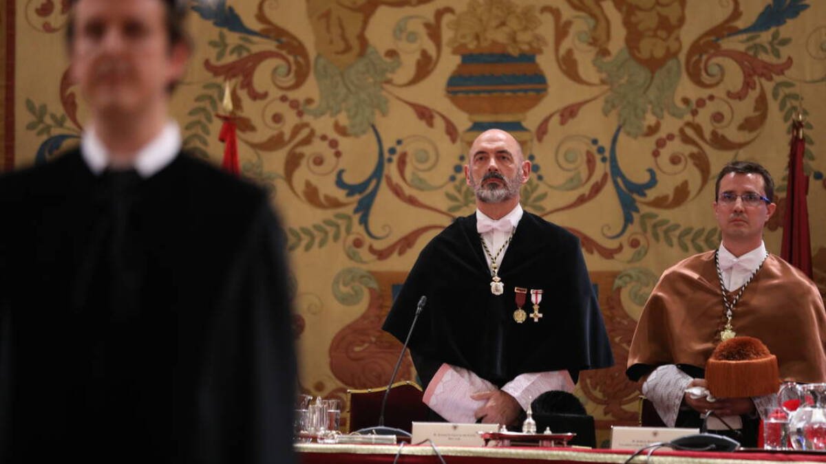 El rector de la Universidad Complutense de Madrid, Joaquín Goyache, preside un acto en una imagen de archivo