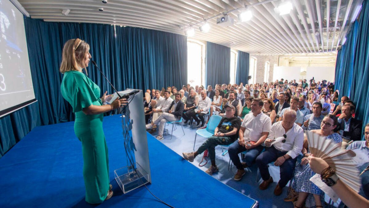Gema Amor, presidente de Alicante Gastronómica, en un momento de la presentación de la V Edición.