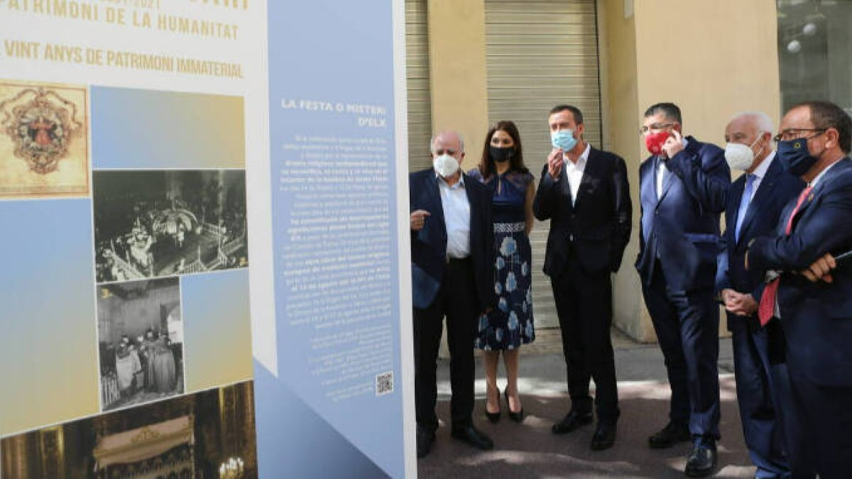 Les Corts celebra el 9 de octubre con una exposición del
