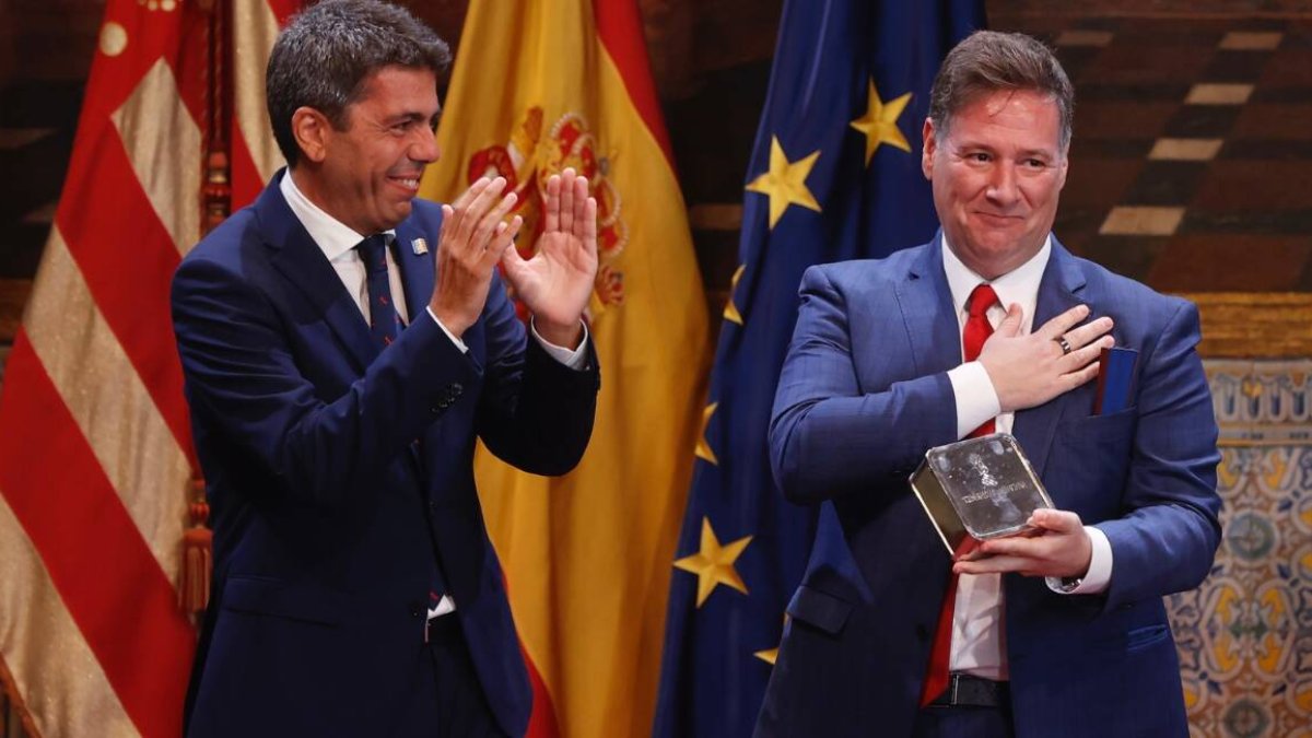 Carlos Latre recoge la Alta Distinción de Generalitat como Embajador de la Comunitat durante el 9 d'ctubre - EUROPA PRESS