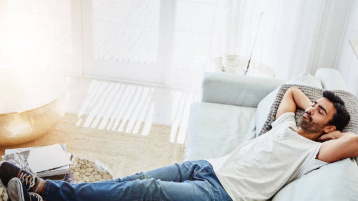 Dormir en el sofá