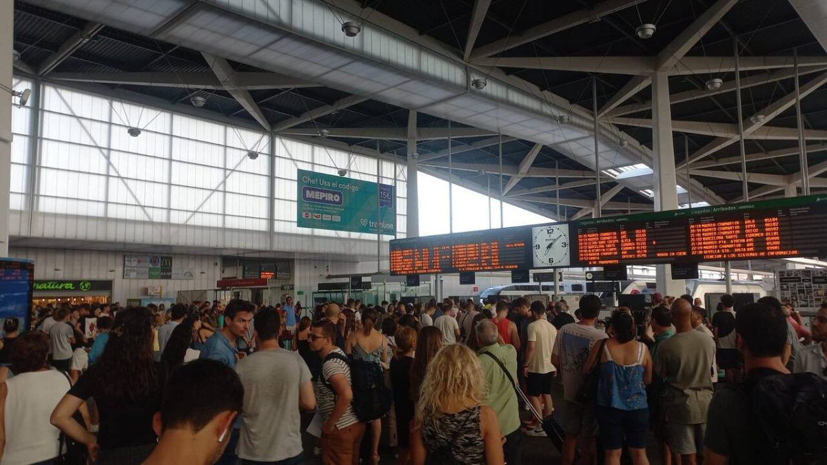 Estación Joaquín Sorolla (Valencia) a las 19:00.