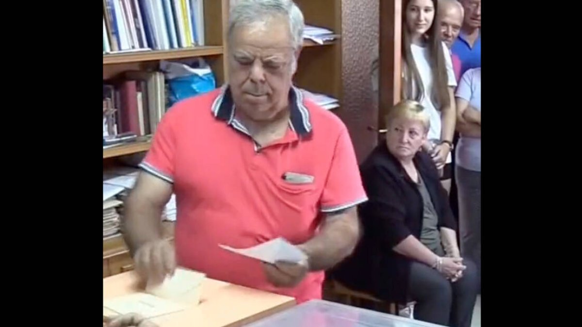 El señor que supuestamente vota dos veces en Villarroya
