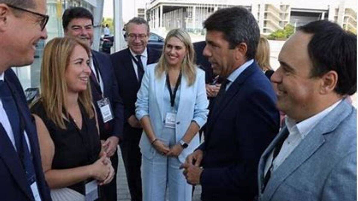 Carlos Mazón con Toni Pérez y Rocío Cortés