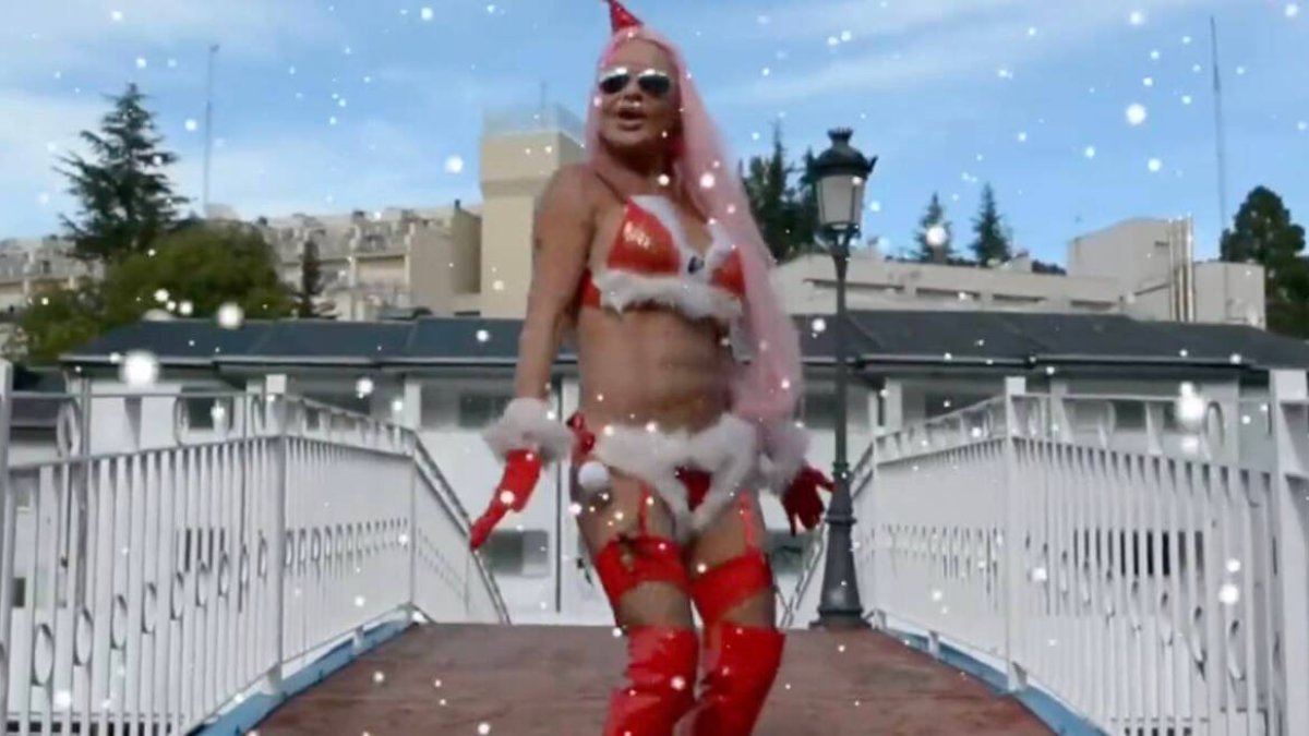 Leticia Sabater baila vestida de Papá Noel
