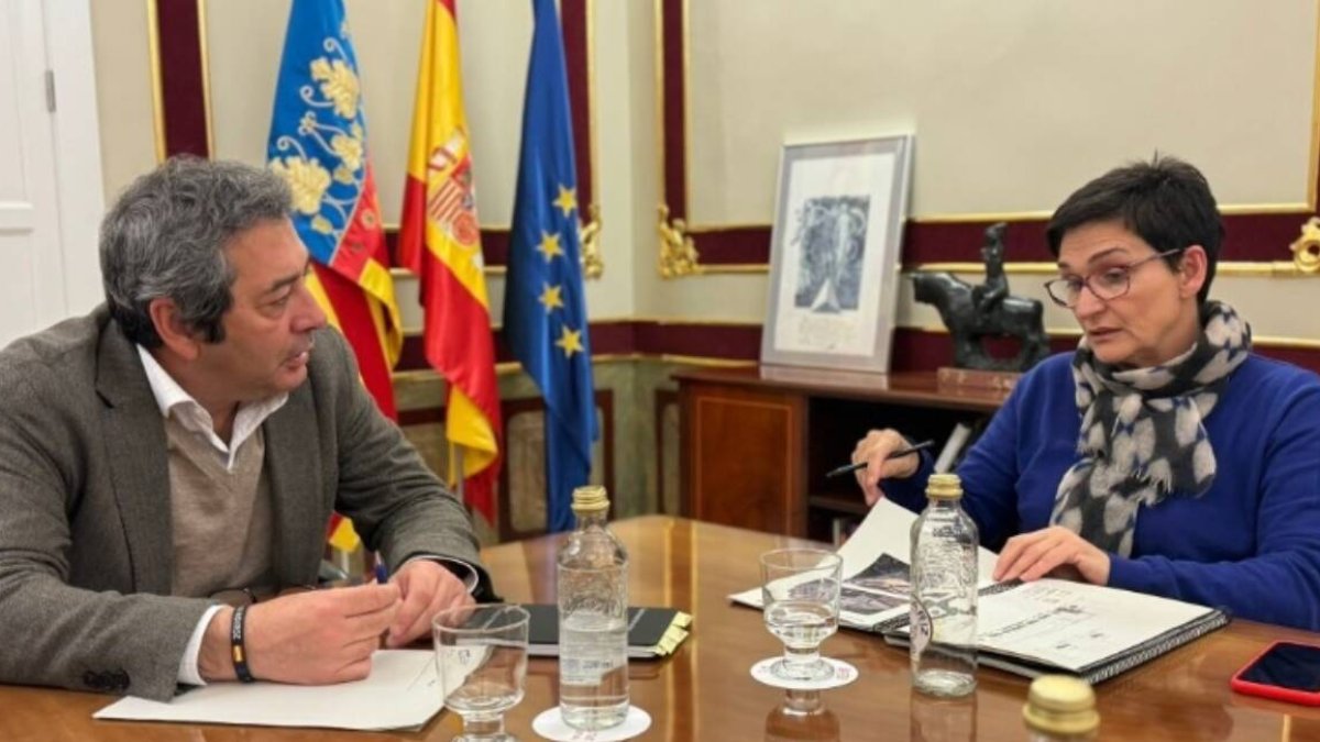 El conseller de Cultura, Vicente Barrera, y la directora del IVAM, Nuria Enguita