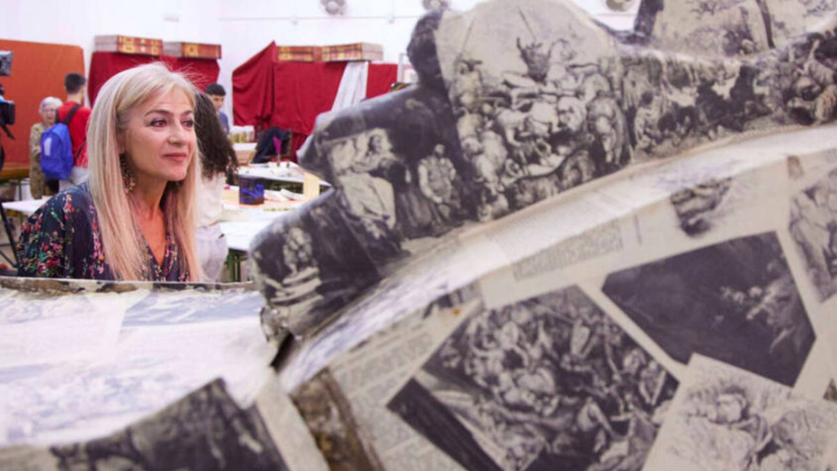 La consejera de Educación de la Junta de Andalucía, Patricia del Pozo, durante la visita a una exposición.