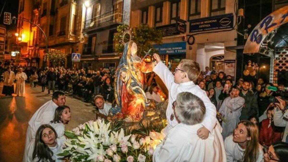 Hermandad de la Resurrección: ¿Las procesiones evangelizan?