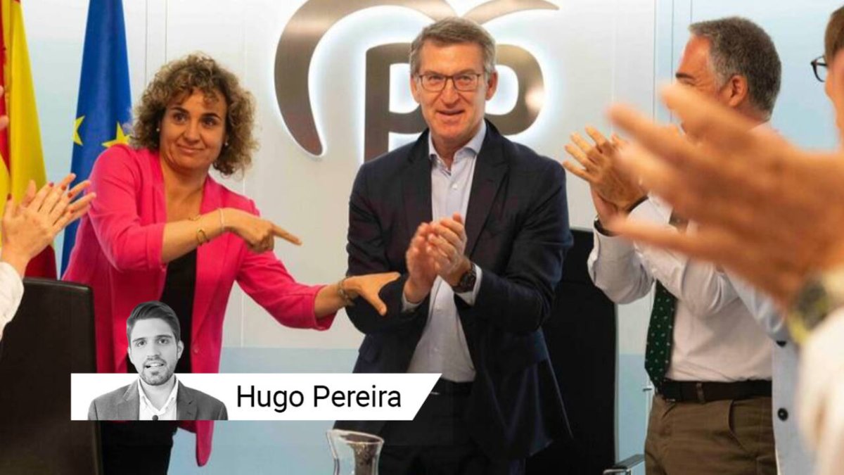 Núñez Feijóo junto a Dolors Montserrat en la sede nacional del PP