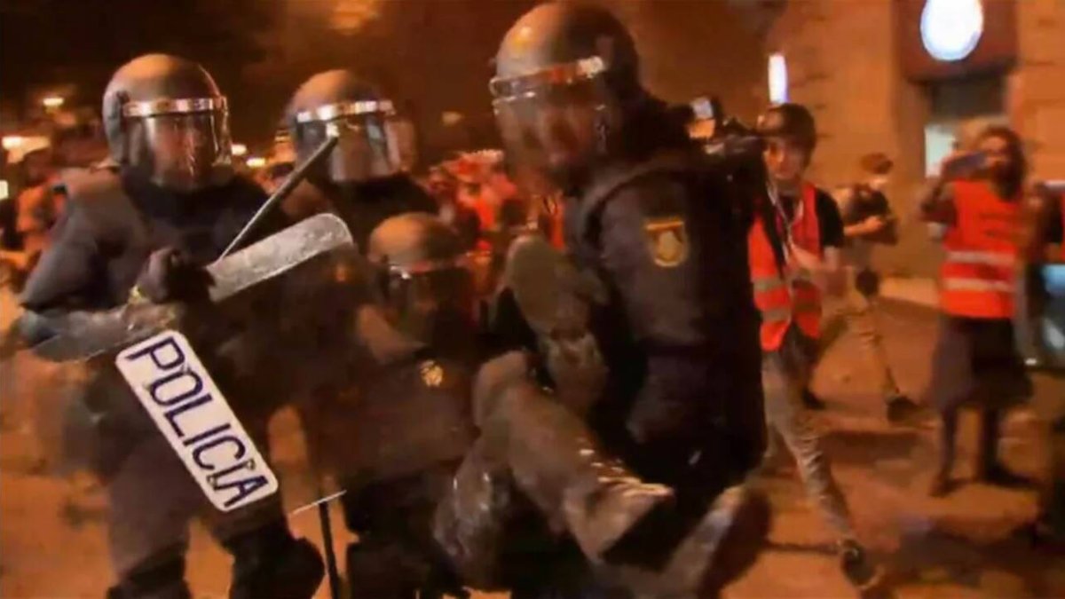 Un policía herido en los disturbios de Barcelona en 2019