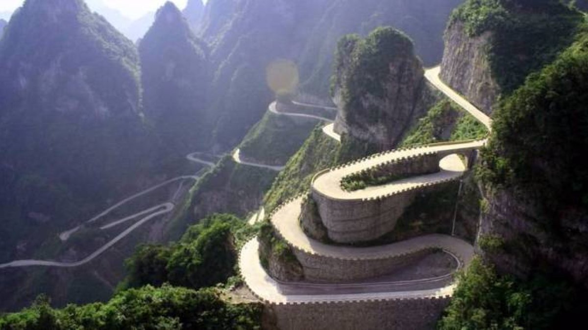 9 carreteras muy peligrosas para los amantes de la aventura