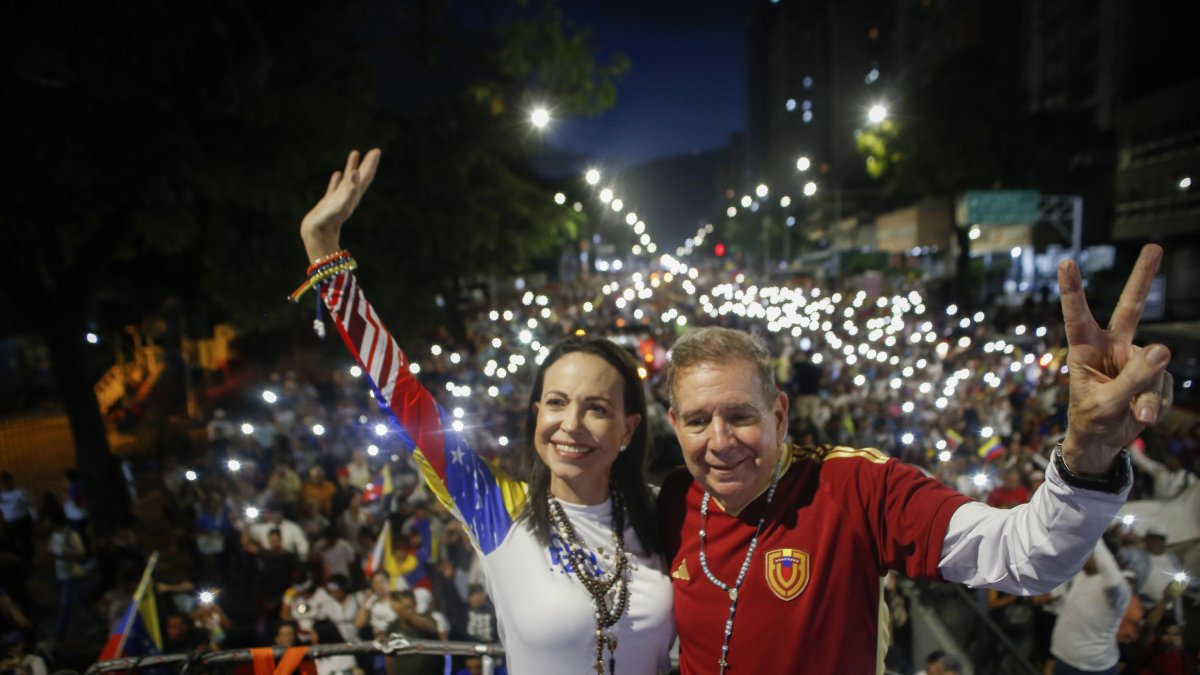 Edmundo González y María Corina Machado en el entusiasmo de la oposición venezolana