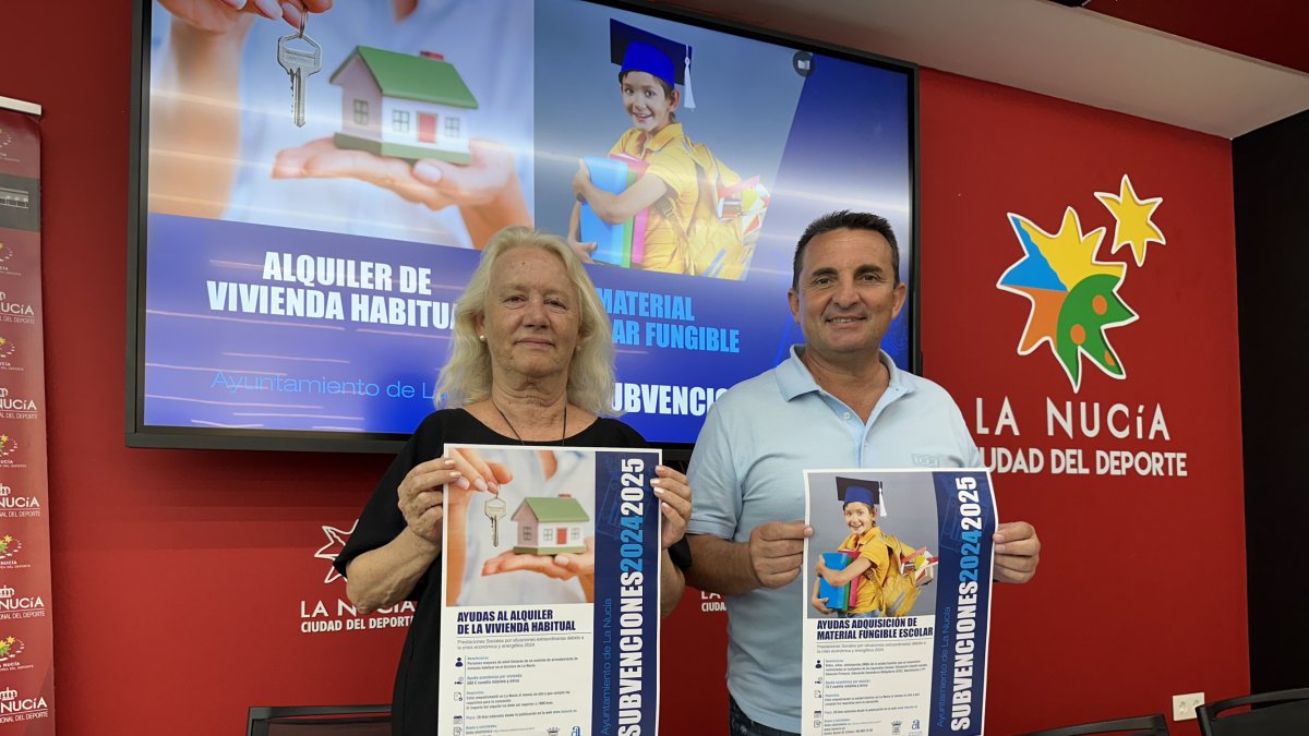 Beatriz Pérez- Hickman, concejala de Bienestar Social y Bernabé Cano, alcalde de La Nucía en la presentación de las nuevas líneas de ayuda
