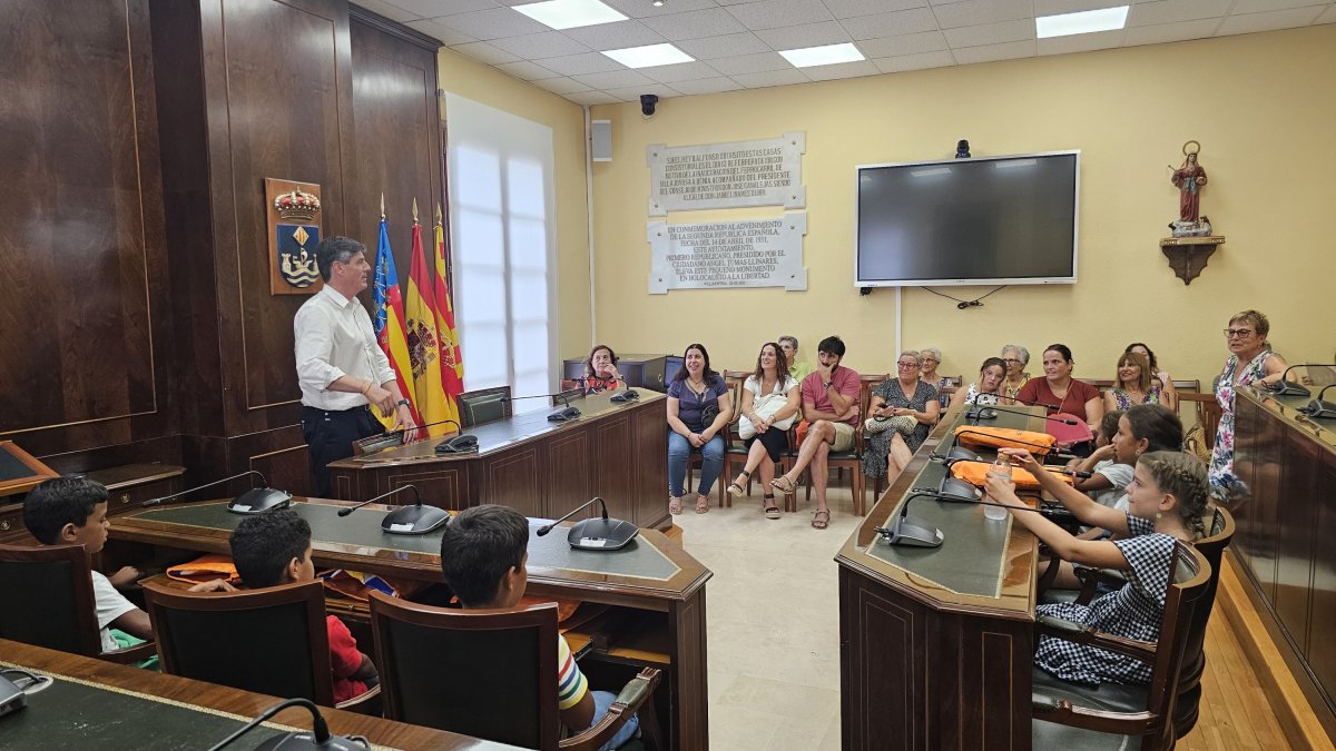 El Alcalde Marcos Zaragoza recibe a los niños y niñas saharauis