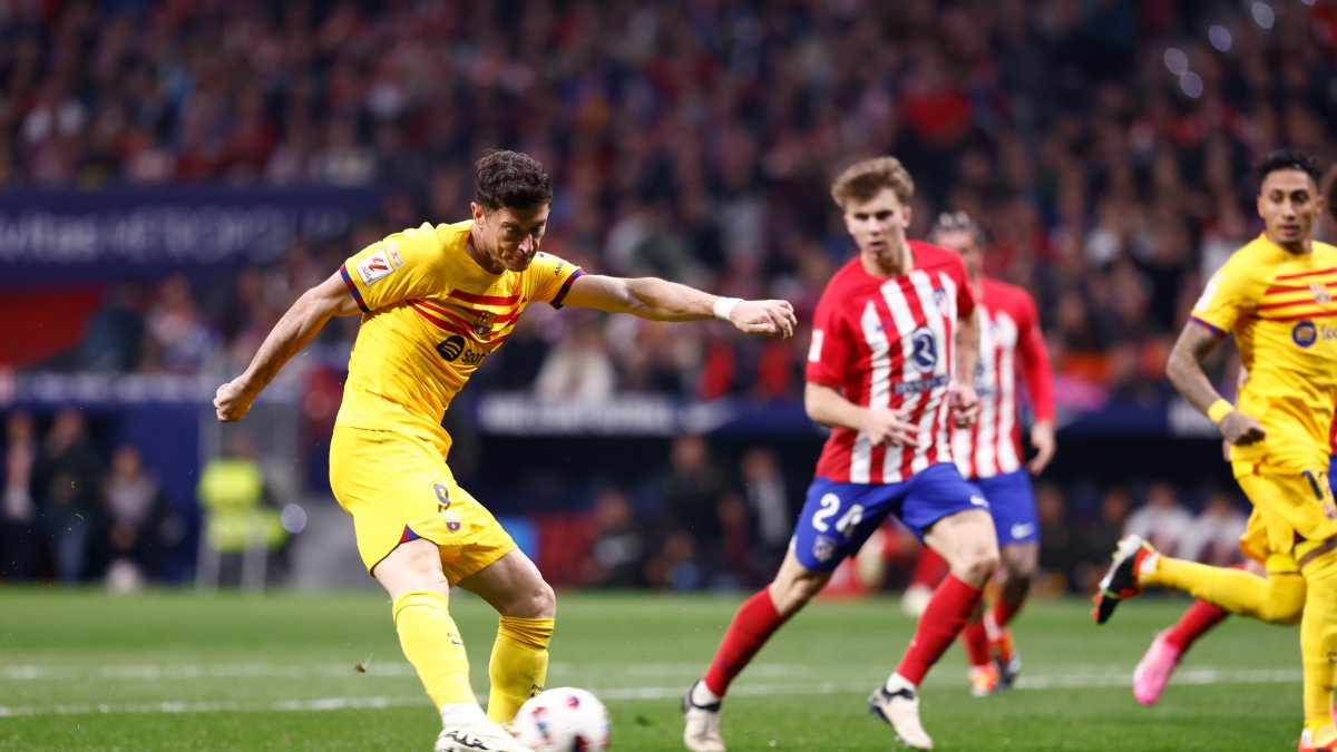 Lewandowski, durante un Atlético - Barcelona.