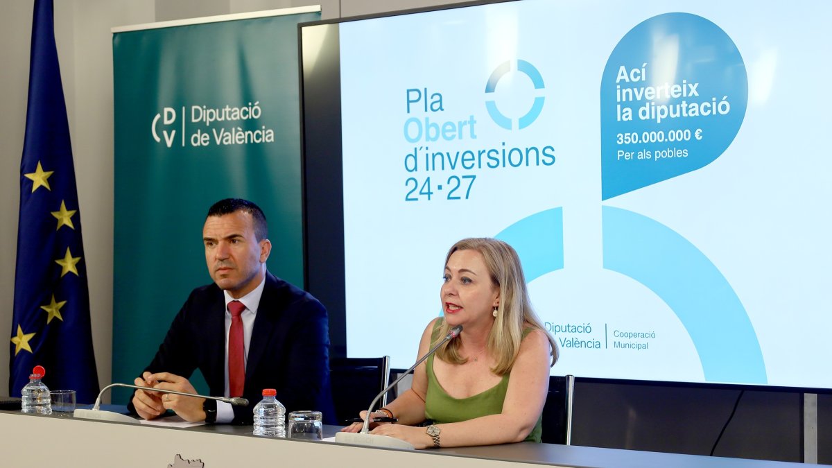 El presidente de la Diputación de Valencia, Vicent Mompó, y la vicepresidenta primera de la institución y diputada de Cooperación Municipal, Natàlia Enguix,