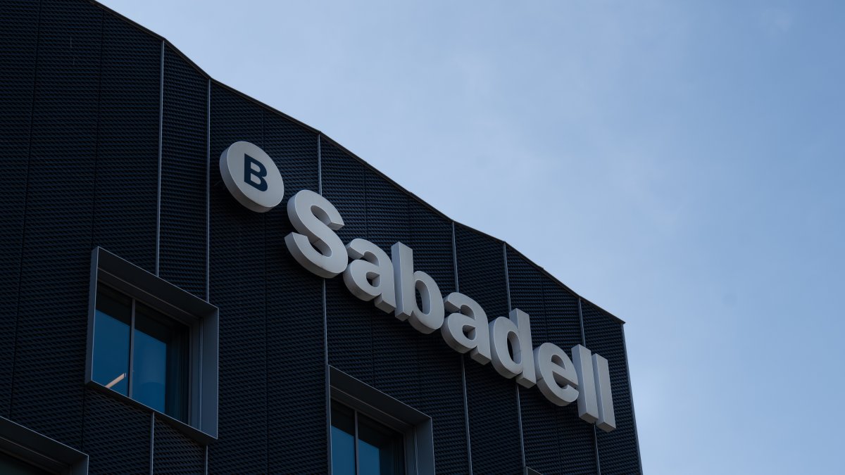 Edificio del Banco Sabadell, a 1 de febrero de 2024, en San Cugat del Vallés, Barcelona, Catalunya (España).
David Zorrakino / Europa Press
(Foto de ARCHIVO)
01/2/2024