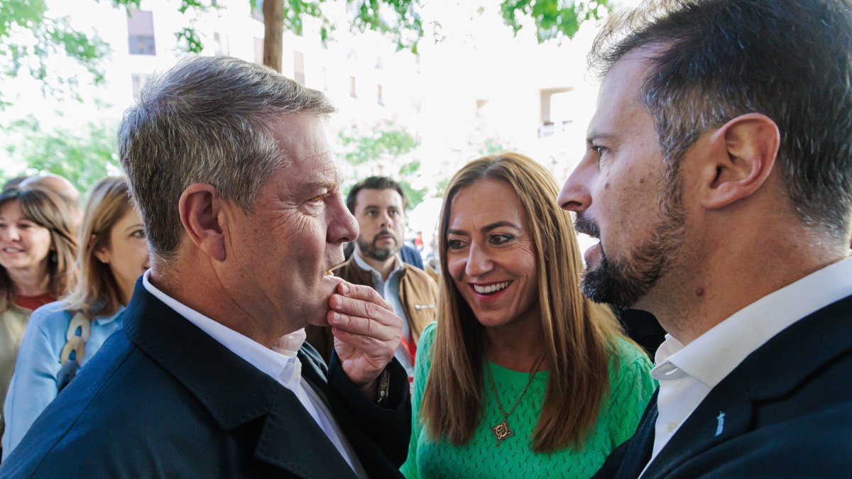 Emiliano García-Page, a su llegada a la reunión del Comité Federal del PSOE