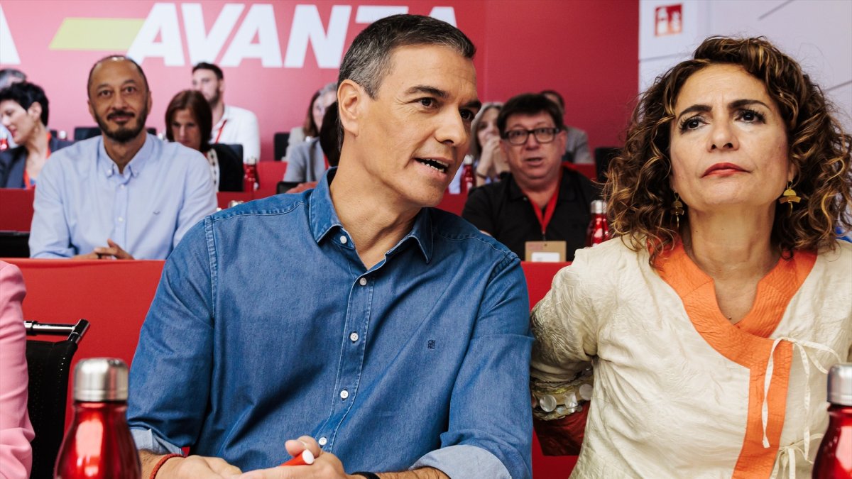 Pedro Sánchez y María Jesús Montero, en el Congreso Federal del PSOE.