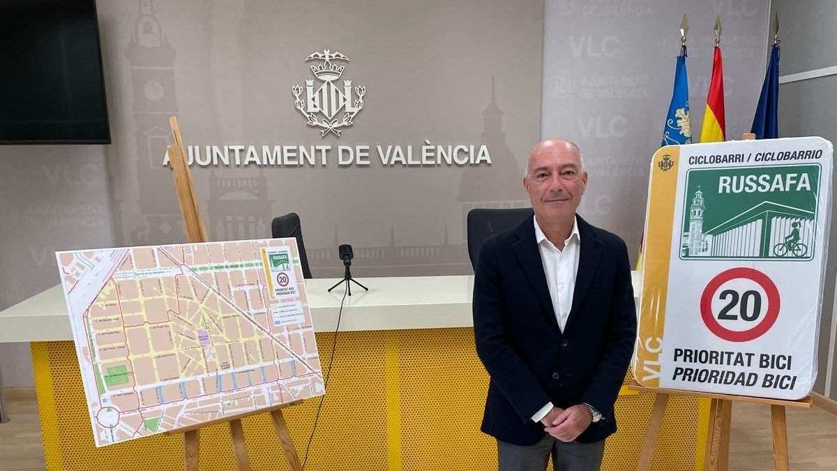Jesús Carbonell en la presentación del primer ciclobarrio de València
