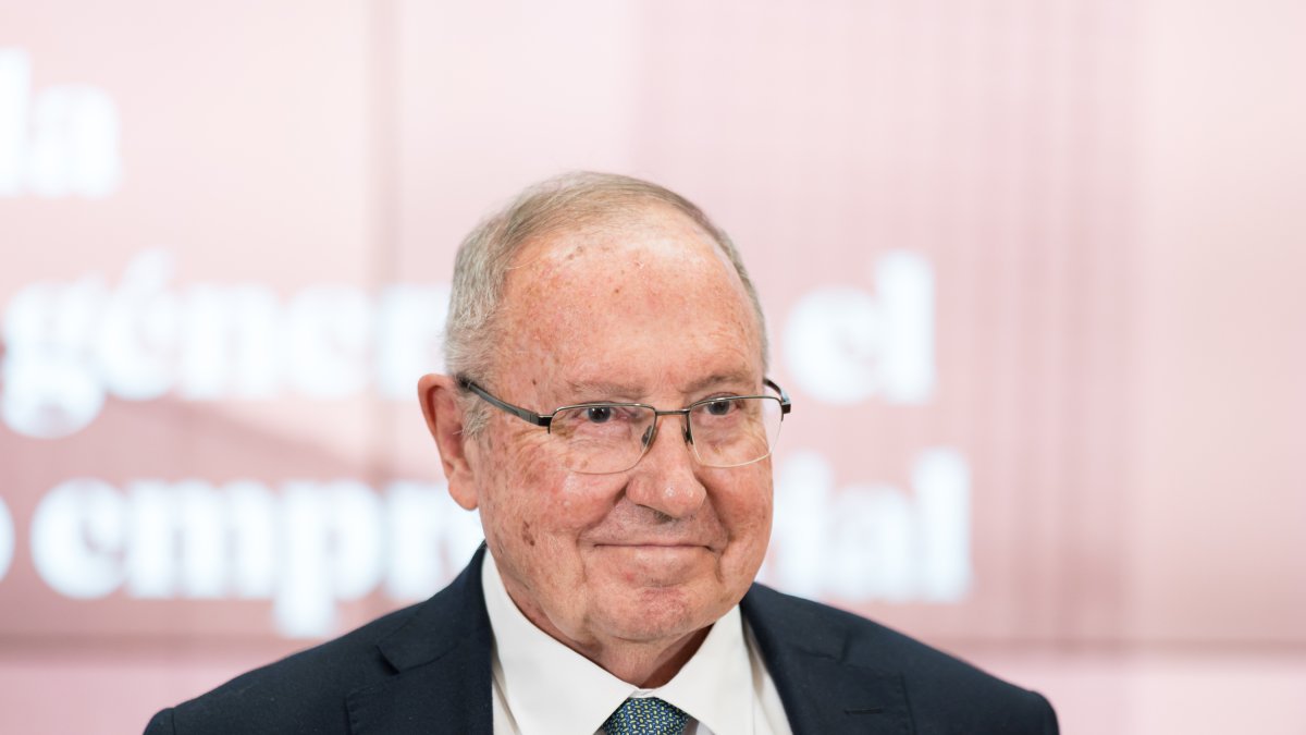 (Foto de ARCHIVO)
El presidente de la Cámara de Comercio, José Luis Bonet, durante la clausura de la jornada ‘Impacto de la igualdad de género en el crecimiento empresarial’, en la Cámara de España, a 4 de julio de 2024, en Madrid (España). Organizada por la Cámara de Comercio de España y la asociación ClosinGap, la jornada ha presentado una serie de herramientas y políticas empresariales efectivas en igualdad de género para reducir la brecha de género.
Diego Radamés / Europa Press
04 JULIO 2024;MINISTRA DE IGUALDAD;ANA REDONDO;JORNADA SOBRE IGUALDAD DE GÉNERO;CRECIMIENTO EMPRESARIAL;MADRID
04/7/2024