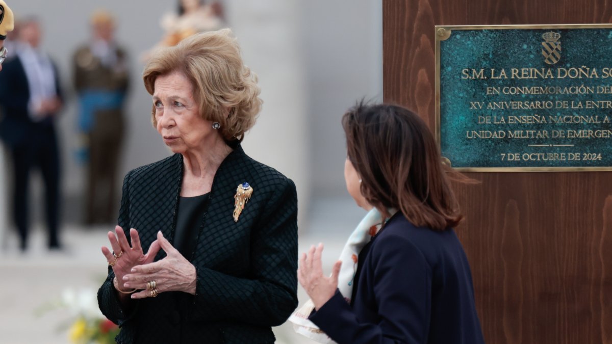 La Reina Sofia y Margarita Robles, en el aniversario de la UME.