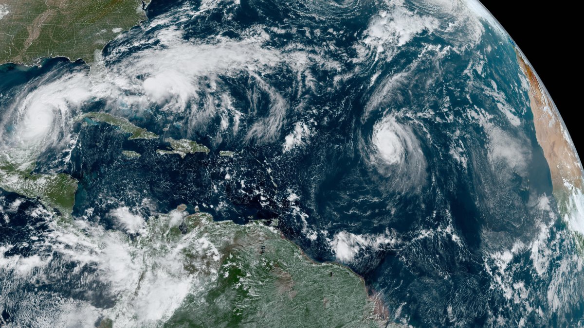 El Huracán Milton, acercándose a Florida, en una imagen de satélite