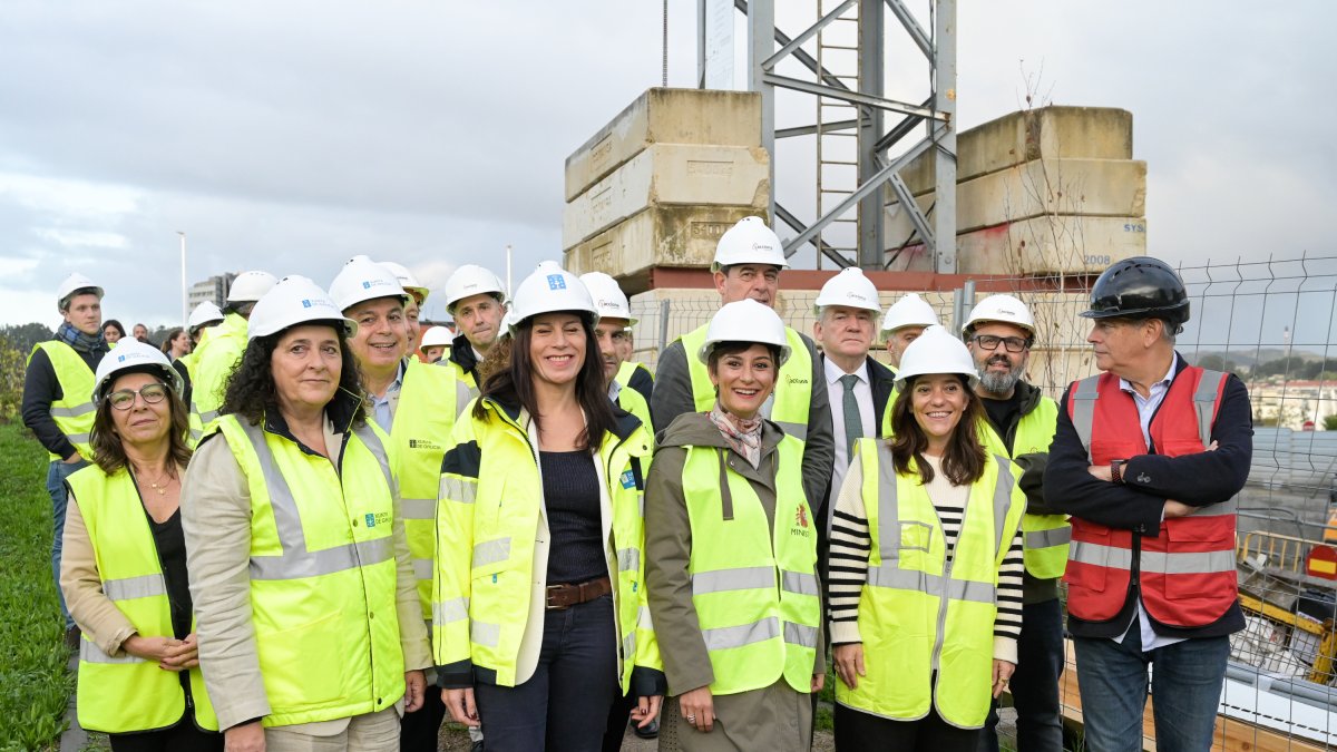 Xuxán. A Coruña
La ministra de Vivienda y Agenda Urbana, Isabel Rodríguez (), recorre la parcela para conocer el estado de la promoción. Isabel Rodríguez estará acompañada en su visita por Pedro Blanco (), delegado del Gobierno en Galicia, María Martínez (), consejera de Vivienda y Planificación de Infraestructuras de la Xunta de Galicia, Inés Rey (), alcaldesa de A Coruña, entre otras autoridades.10/10/2024
Foto: M. Dylan / Europa Press