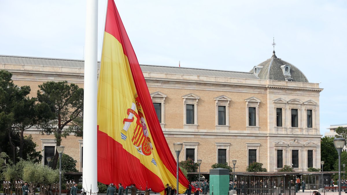 La bandera española en la Plaza de Colón