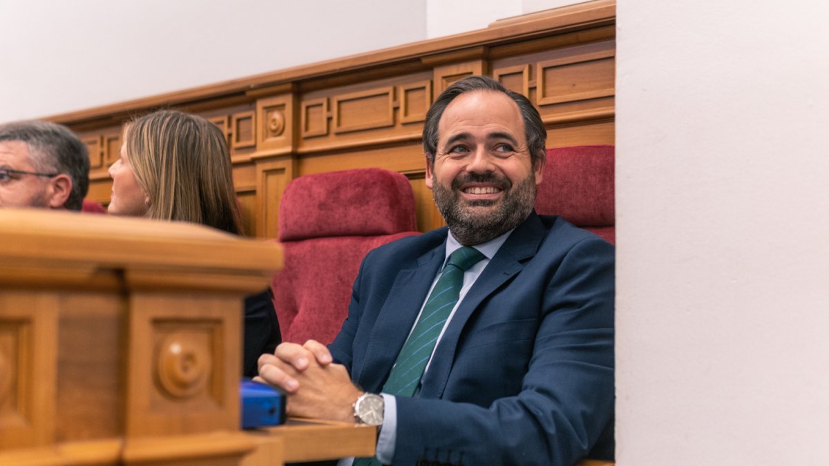 El líder del PP en Castilla-La Mancha, Paco Núñez, antes del Debate sobre el Estado de la Región.