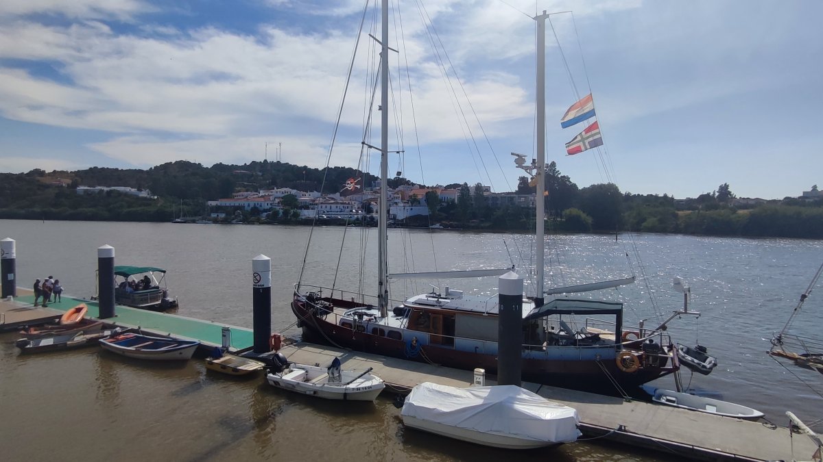 Imagen desde Sanlúcar de Guadiana del pueblo portugués de Alcoutim.
