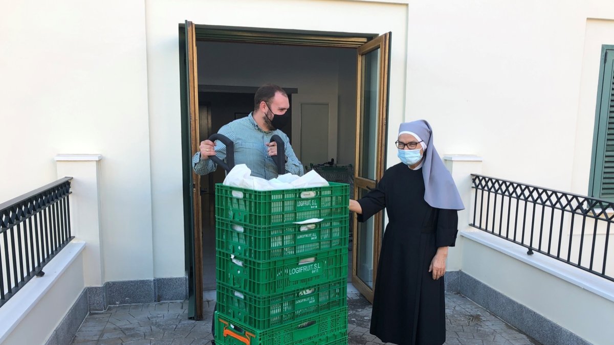 (Foto de ARCHIVO)
Mercadona ayuda a las hermanitas de los pobres que son ,en demasiadas ocasiones, las únicas que ayudan realmente a los necesitados.