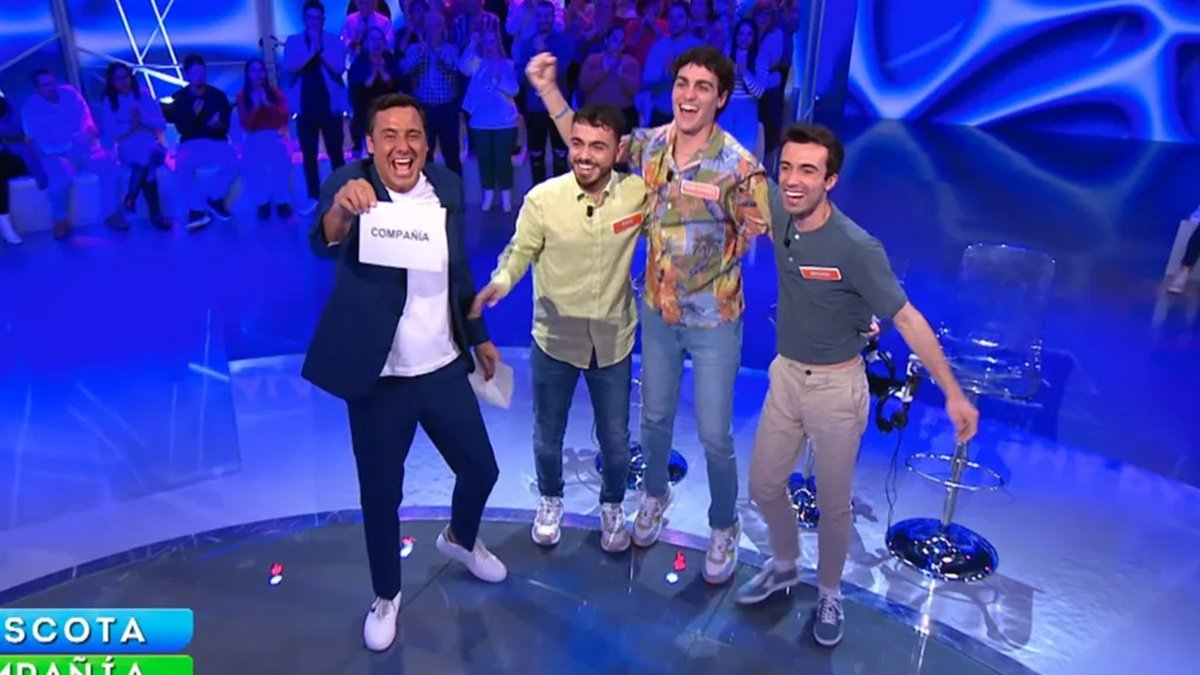 Ion Aramendi junto a los Mozos de Arousa