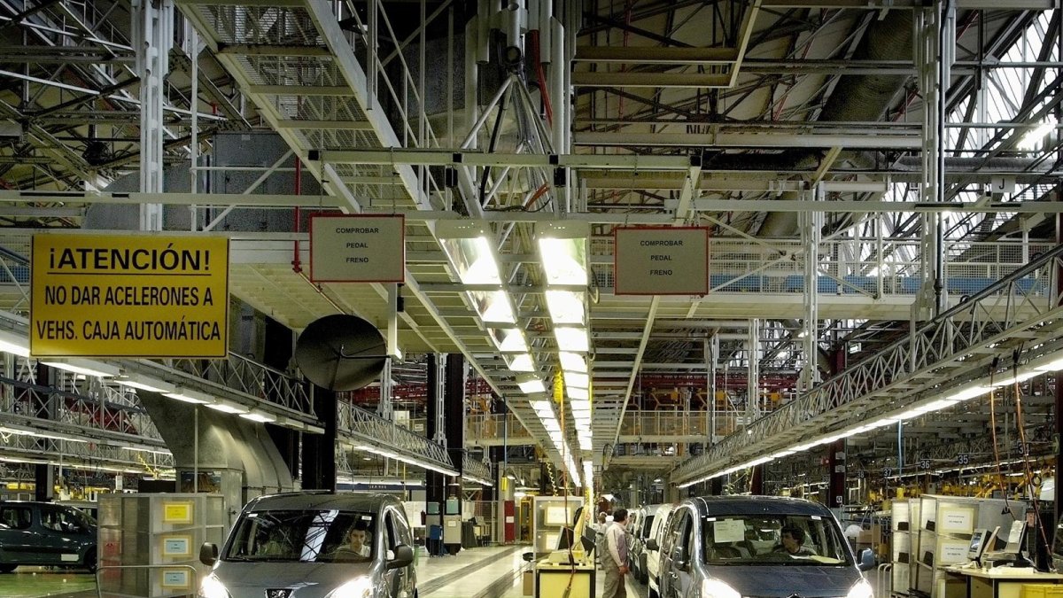 Archivo - El sector del automóvil español perdió 70.500 empleados en el tercer trimestre de 2024, respecto al mismo periodo del año anterior.