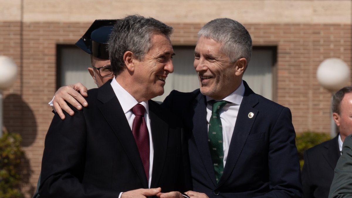 El exdirector general de la Guardia Civil, Leonardo Marcos (i) y el ministro de Interior, Fernando Grande-Marlaska.