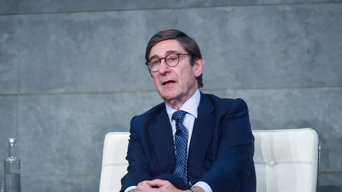 El presidente de CaixaBank, José Ignacio Goirigolzarri, durante la celebración del 20º aniversario de la creación de la fundación de la red de firmas PWC, en el Auditorio Rafael del Pino, a 16 de octubre de 2024, en Madrid (España). PriceWaterhouseCoopers.