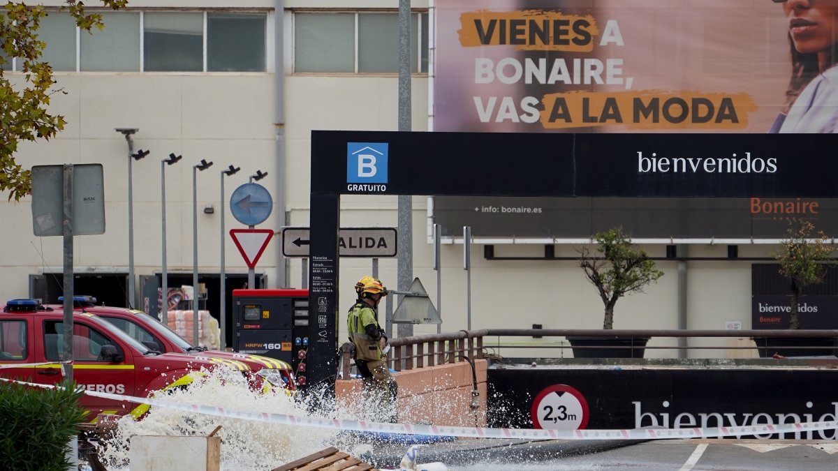 Entrada del parking del centro comercial Bonaire, a 4 de noviembre de 2024, en Aldaia, Valencia.
