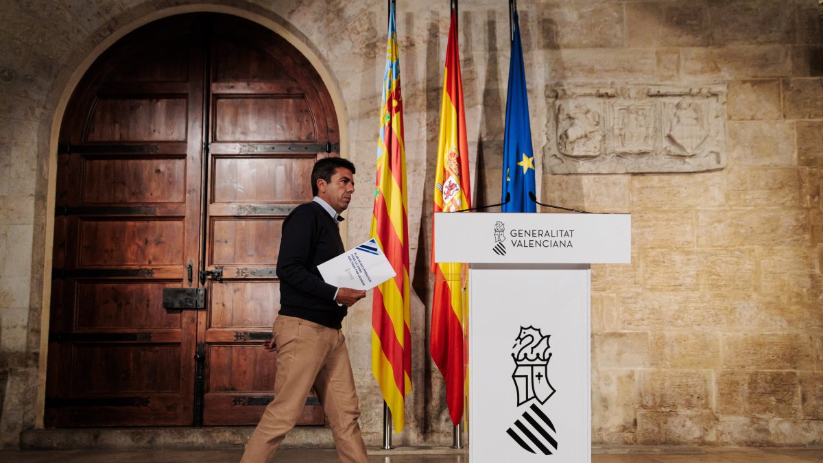 El president de la Generalitat valenciana, Carlos Mazón, ofrece una rueda de prensa tras un pleno extraordinario del Consell.