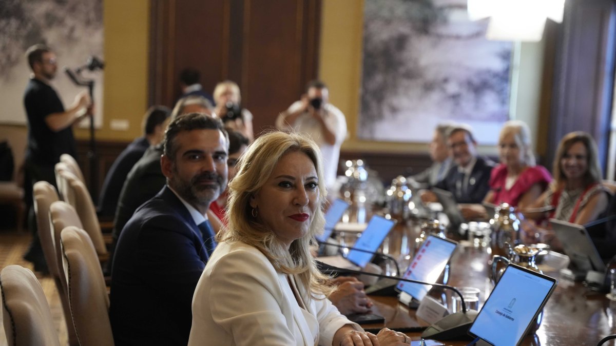 La consejera de Economía y Hacienda de la Junta de Andalucía y portavoz del Gobierno, Carolina España,junto al resto de consejeros en una imagen de archivo.