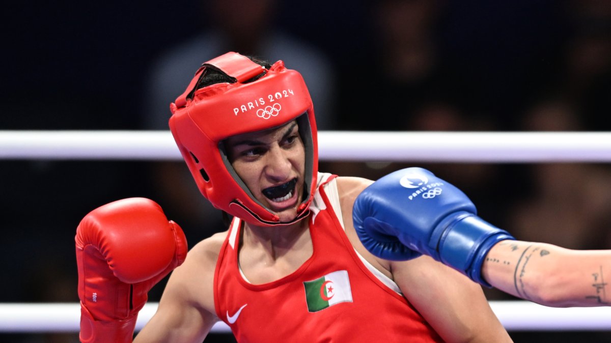 La boxeadora argelina Imane Khelif, en un combate en los JJOO de París