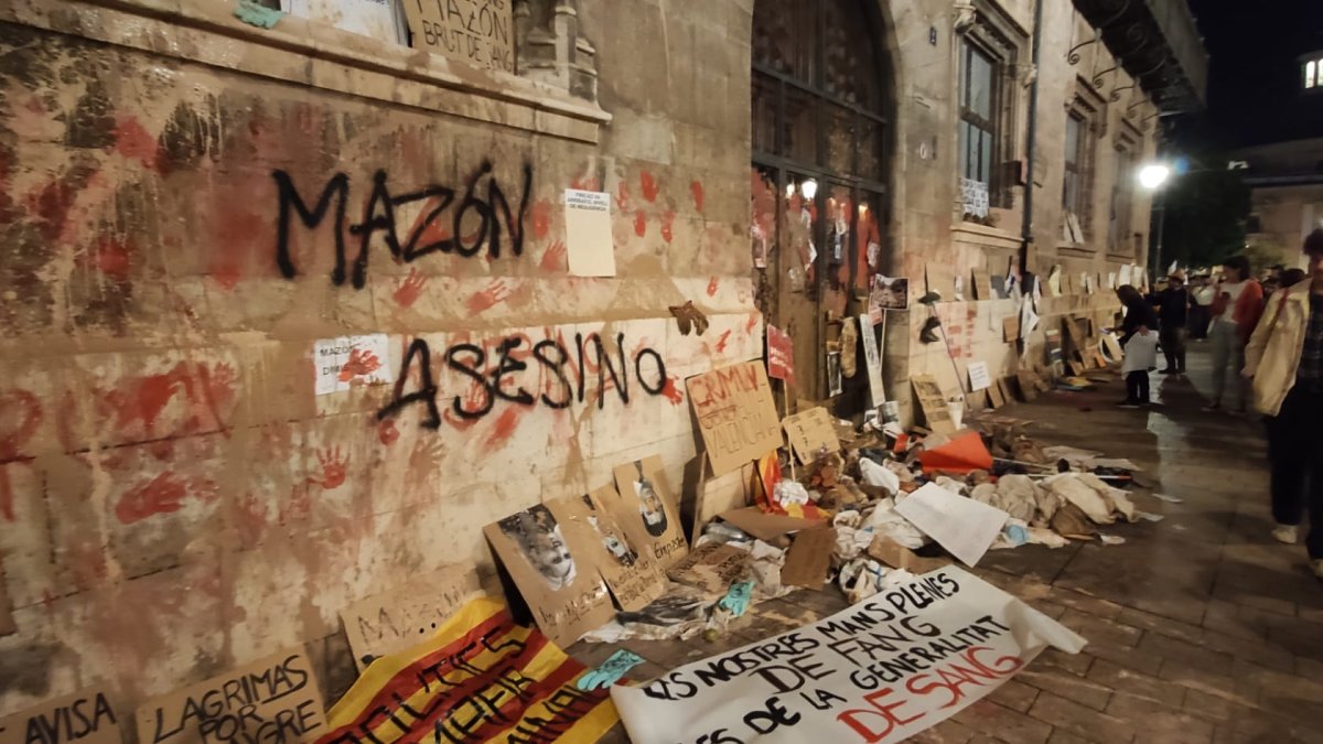 Así quedo el Palau de la Generalitat tras la manifestación.