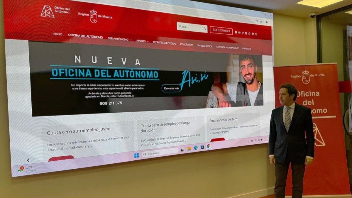 El director general de Autónomos y Economía Social, Antonio Pasqual del Riquelme, en la Oficina del Autónomo
REMITIDA / HANDOUT por GOBIERNO REGIONAL
Fotografía remitida a medios de comunicación exclusivamente para ilustrar la noticia a la que hace referencia la imagen, y citando la procedencia de la imagen en la firma
11/11/2024