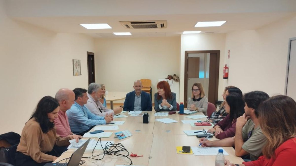Reunión sobre el plan de salud mental con la edil Begoña León