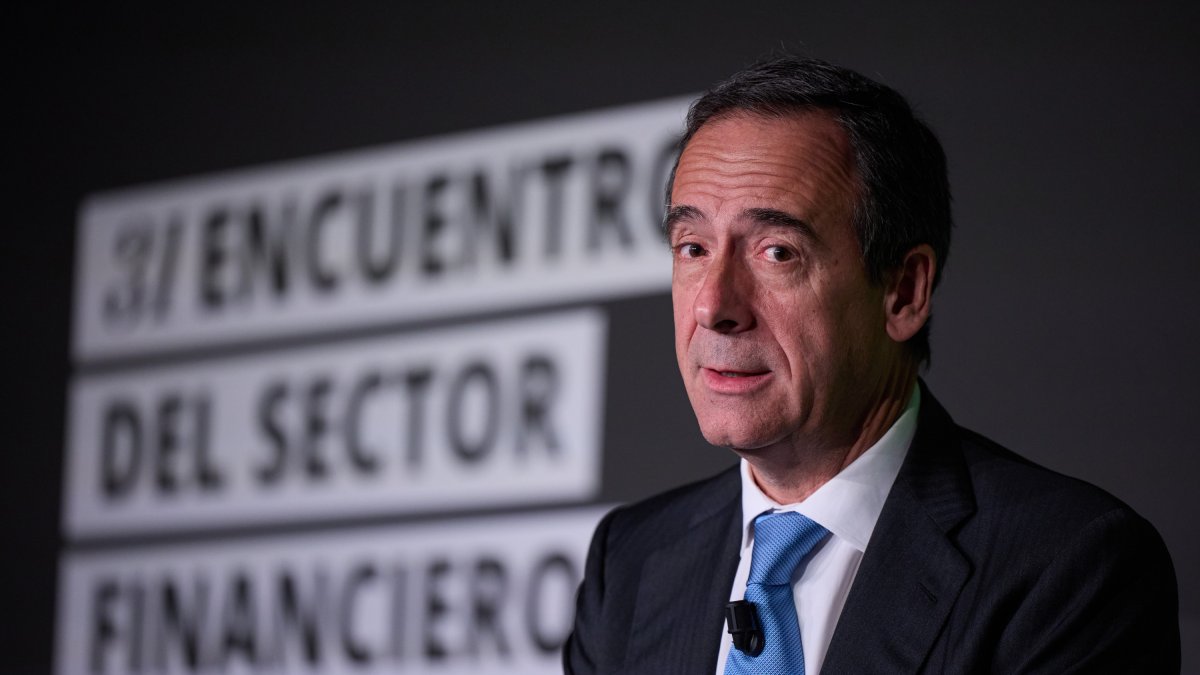 El consejero delegado de CaixaBank, Gonzalo Cortázar.
Jesús Hellín / Europa Press
13/11/2024
