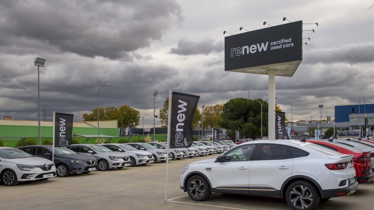 Renew (Renault) inaugura su primer centro a nivel mundial en España con 1.400 vehículos en stock.